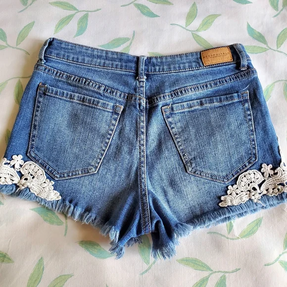 High Waisted Denim Cut-Off Shorts Aeropostale Distressed with Lace Size 4 - Picture 7 of 9